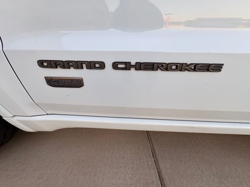 Used 2017 Jeep Grand Cherokee Limited 75th Anniversary image 14