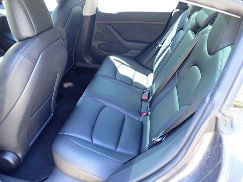 Used 2022 Tesla Model 3 Performance image 10