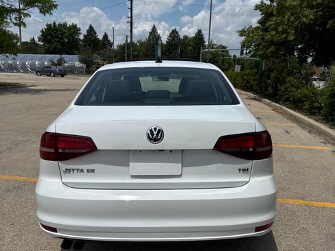 Used 2017 Volkswagen Jetta SE FWD image 6