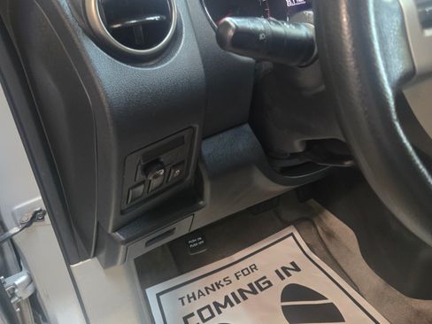 Used 2013 Nissan Rogue SV image 4