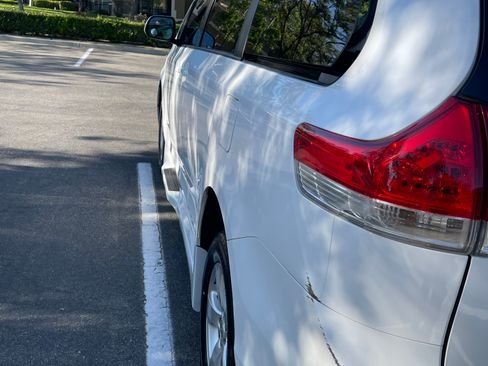 Used 2013 Toyota Sienna LE FWD image 11