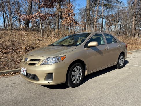 Used 2013 Toyota Corolla L image 2