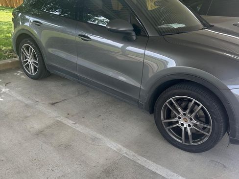 Used 2020 Porsche Cayenne AWD/4WD image 2