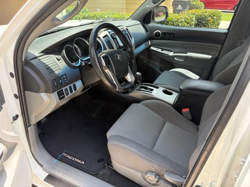 Used 2015 Toyota Tacoma PreRunner w/ TRD Off-Road Package RWD image 9