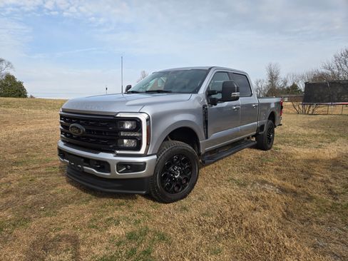 Used 2024 Ford F250 XLT w/ Black Appearance Package image 2