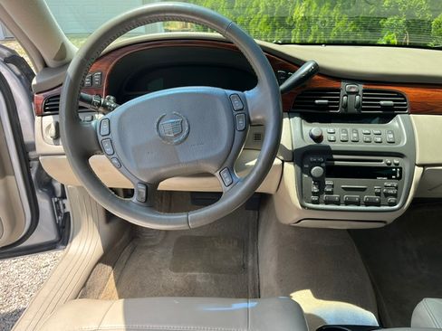Used 2004 Cadillac De Ville w/ Equipment Group FWD image 14