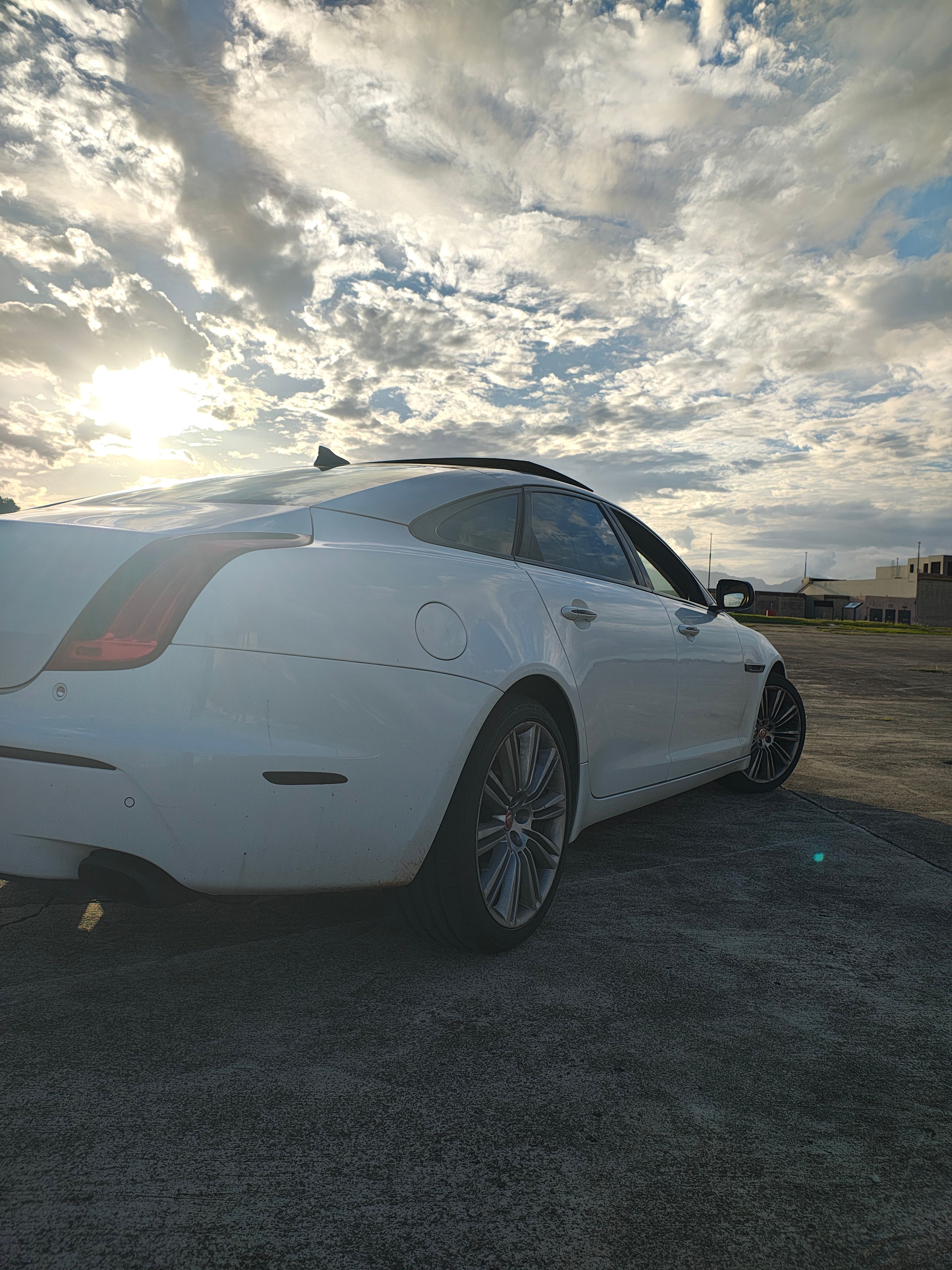 Used 2015 Jaguar XJ L Portfolio RWD image 4