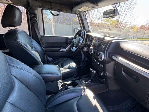 Used 2014 Jeep Wrangler Unlimited Sport image 8
