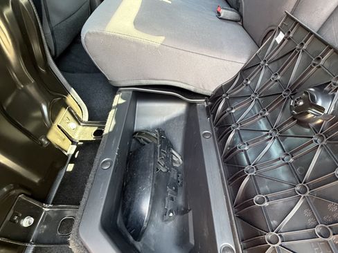 Used 2017 Toyota Tacoma TRD Sport w/ Tow Package (A/T) image 30