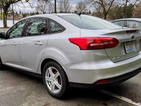 Used 2017 Ford Focus SE image 6