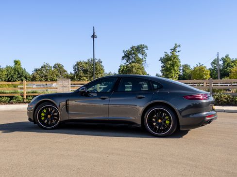 Used 2018 Porsche Panamera 4 AWD/4WD image 2