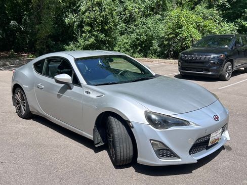 Used 2013 Scion FR-S RWD image 2