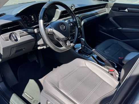 Used 2020 Volkswagen Passat 2.0T SE image 2