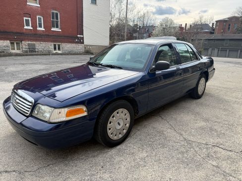Used 2004 Ford Crown Victoria image 4