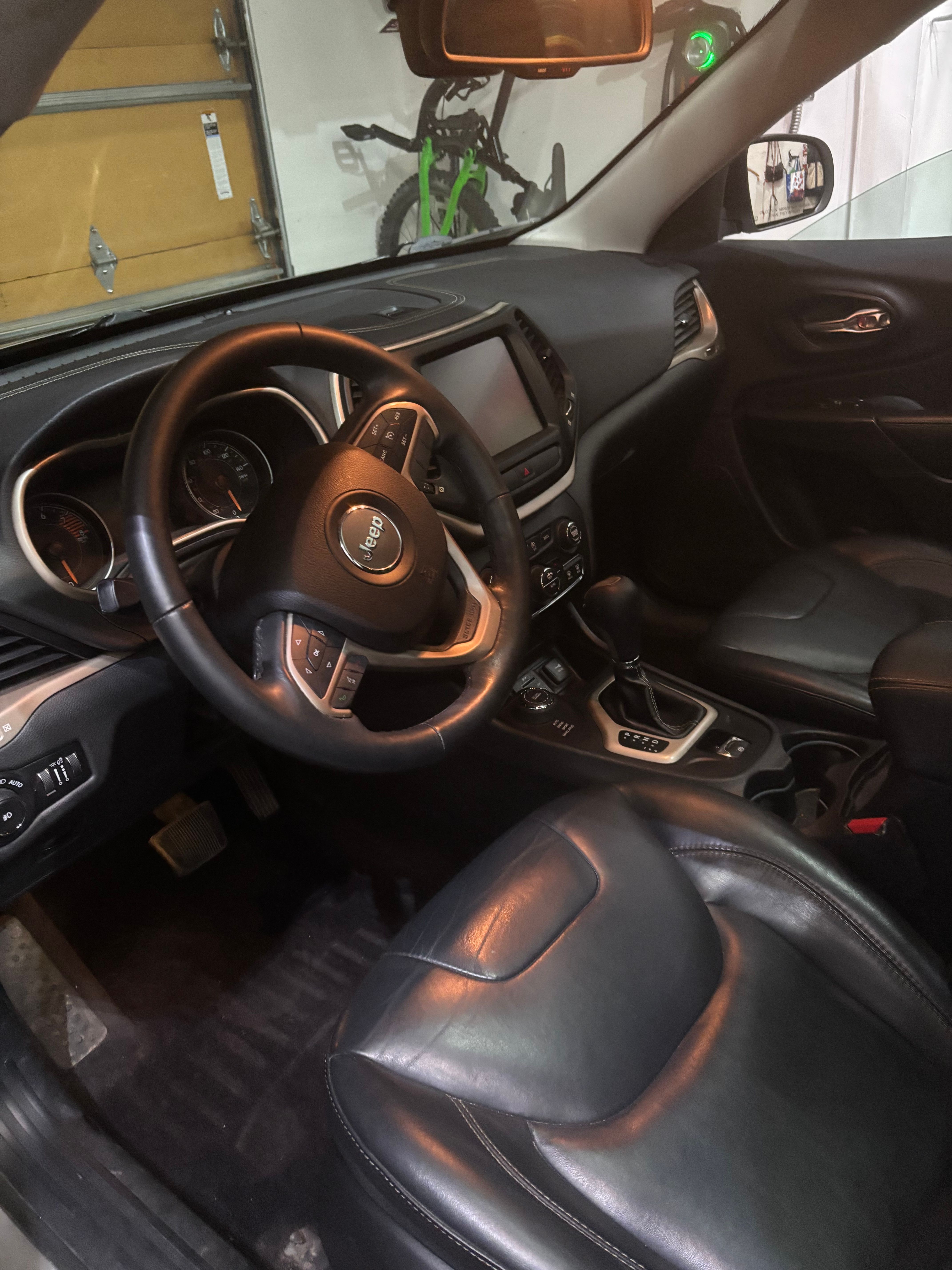 Used 2016 Jeep Cherokee Limited AWD/4WD image 21