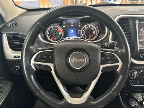 Used 2016 Jeep Cherokee Limited image 21