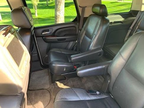 Used 2010 Cadillac Escalade Luxury image 11