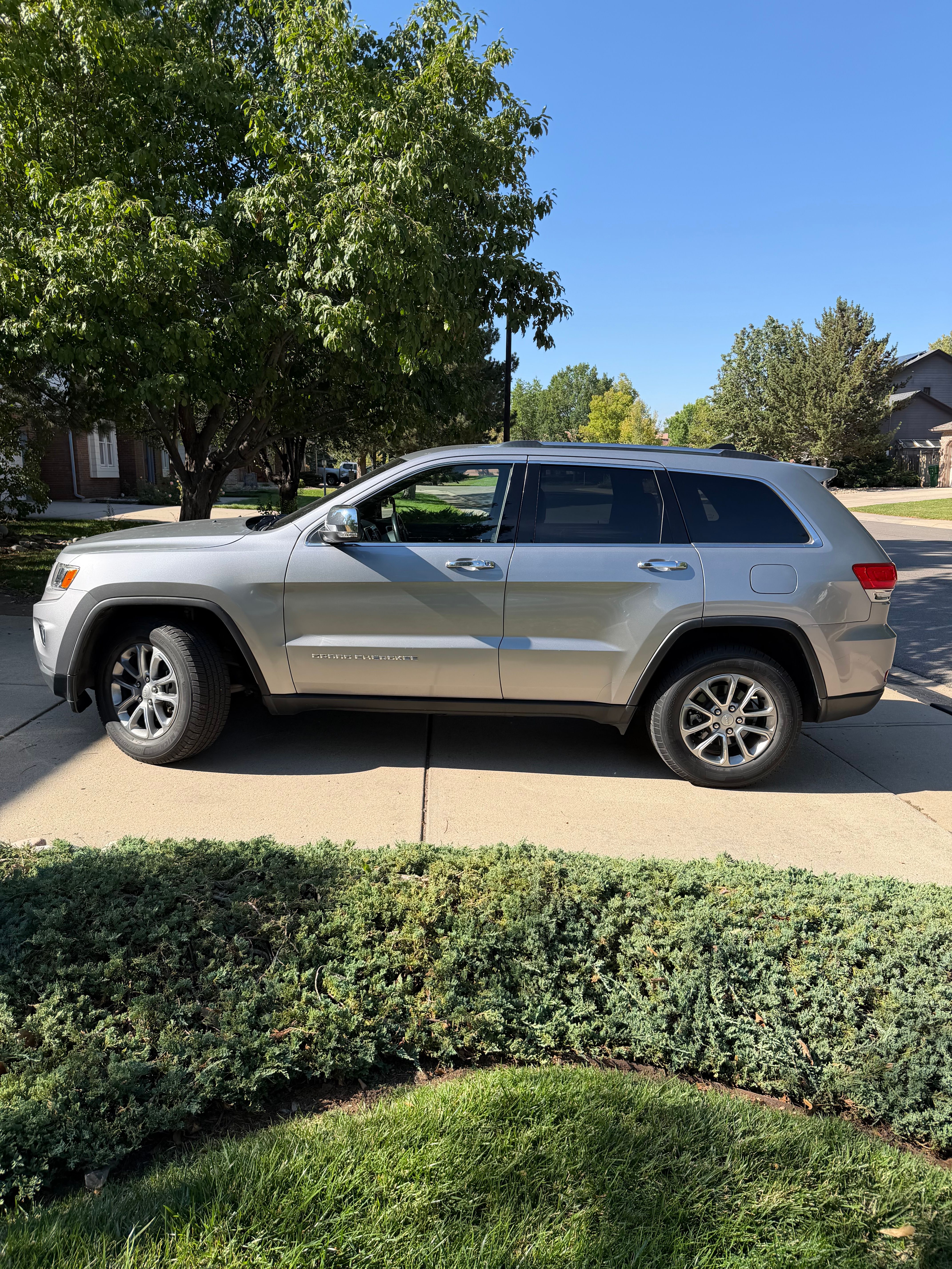Used 2016 Jeep Grand Cherokee Limited AWD/4WD image 18