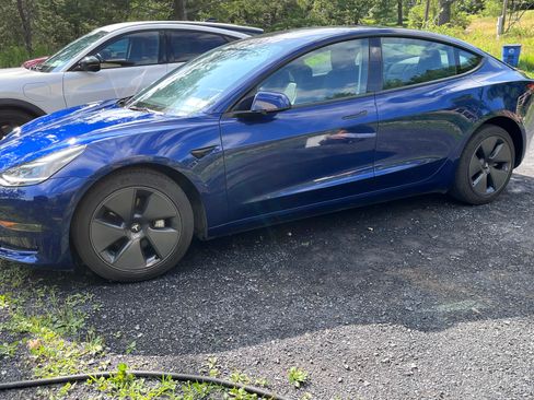 Used 2023 Tesla Model 3 Standard Range RWD image 4