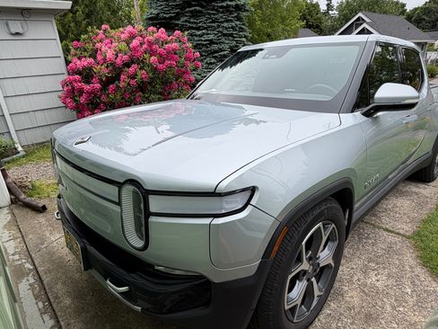 Used 2023 Rivian R1T Adventure AWD/4WD image 5