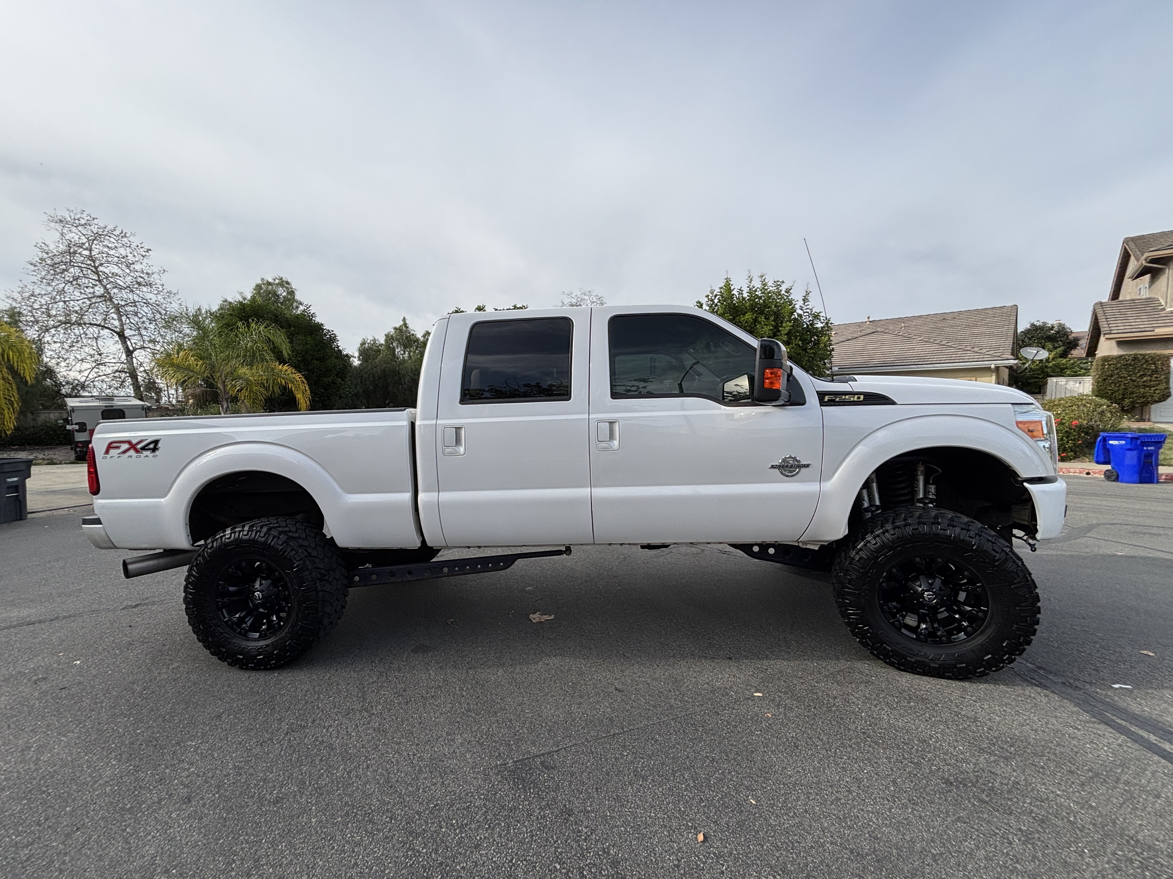 Used 2014 Ford F250 Lariat w/ FX4 Off-Road Package AWD/4WD image 4