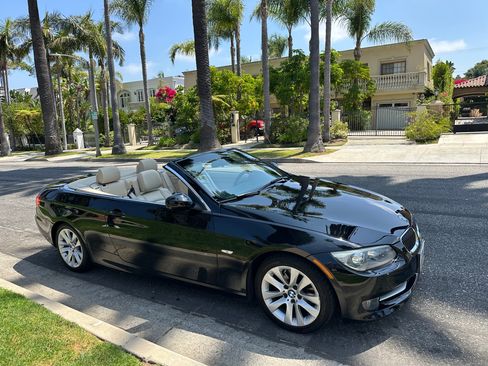 Used 2011 BMW 328i Convertible image 1