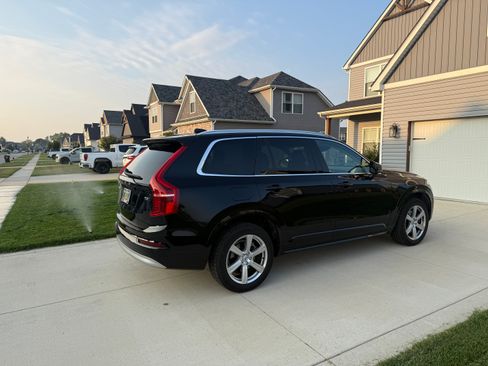 Used 2022 Volvo XC90 T5 Momentum AWD/4WD image 6
