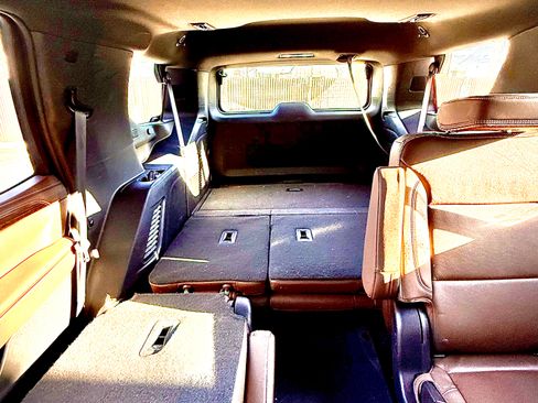 Used 2023 Chevrolet Tahoe High Country image 9