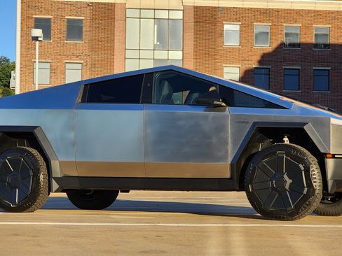 Used 2024 Tesla Cybertruck AWD Crew Cab image 2