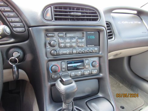 Used 1998 Chevrolet Corvette Coupe w/ Memory Pkg image 11