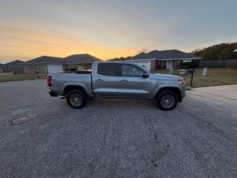 Used 2024 Chevrolet Colorado LT w/ LT Convenience Package image 5
