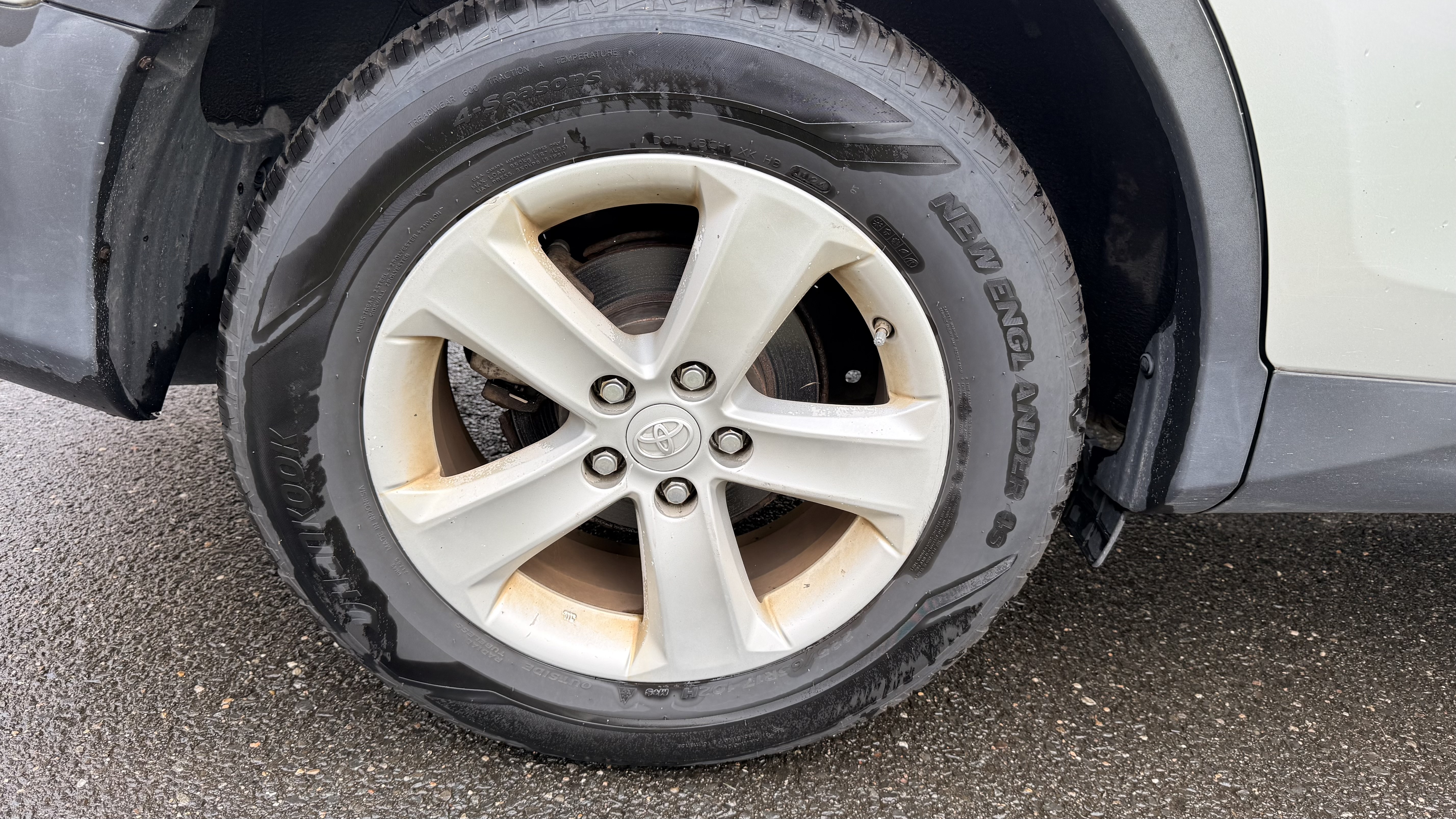 Used 2014 Toyota RAV4 XLE AWD/4WD image 10