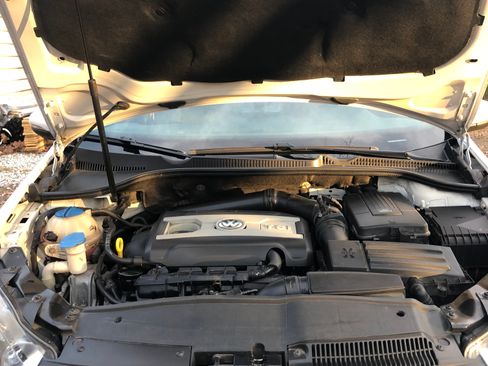 Used 2014 Volkswagen GTI Wolfsburg Edition image 16