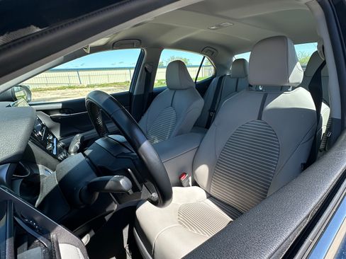 Used 2021 Toyota Camry SE w/ Cold Weather Package FWD image 8