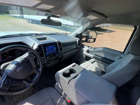 Used 2022 Ford F350 XLT w/ XLT Value Package AWD/4WD image 2