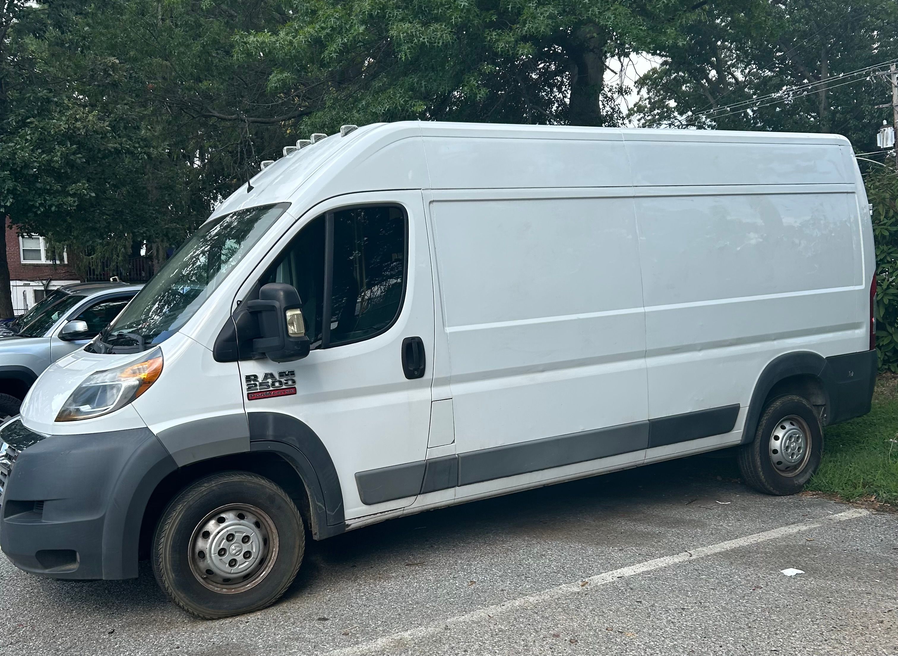 Used 2017 RAM ProMaster 2500 w/ Premium Appearance Group FWD image 5