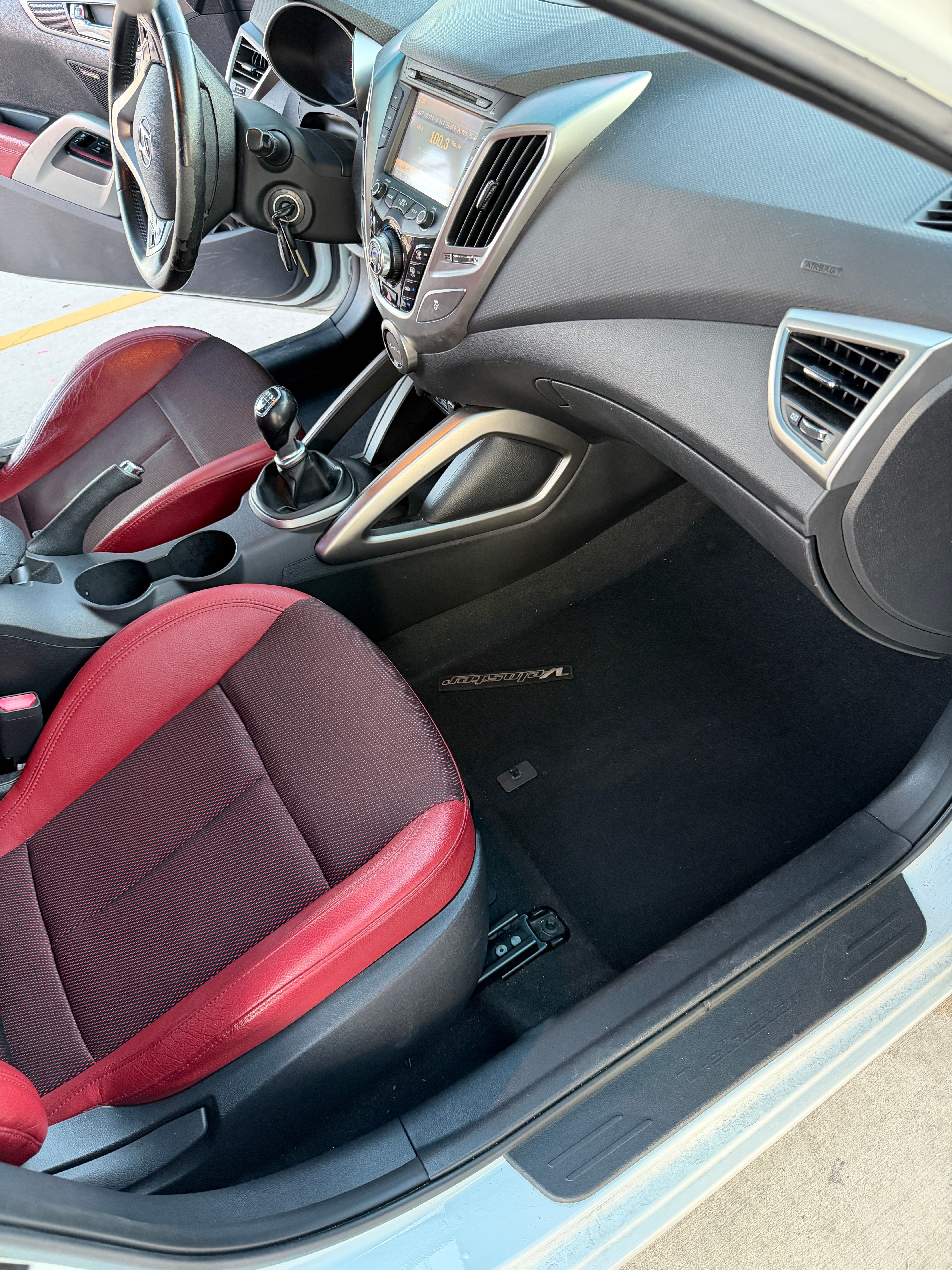 Used 2013 Hyundai Veloster w/ Style Pkg FWD image 13