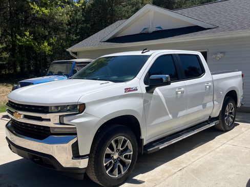 Used 2021 Chevrolet Silverado 1500 LT AWD/4WD image 1