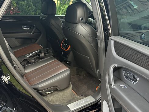 Used 2020 Bentley Bentayga AWD/4WD image 16