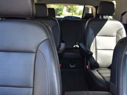 Used 2020 Chevrolet Traverse LT w/ LPO, Blackout Package image 14