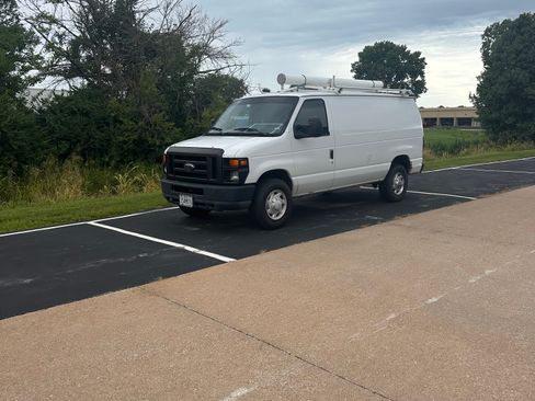 Used 2008 Ford E-350 and Econoline 350 Super Duty RWD image 2