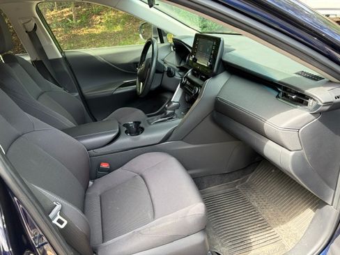 Used 2022 Toyota Venza LE AWD/4WD image 6