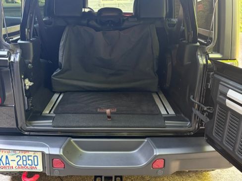 Used 2018 Jeep Wrangler Unlimited Rubicon AWD/4WD image 9