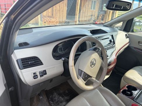 Used 2014 Toyota Sienna XLE AWD/4WD image 9