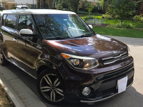 Used 2017 Kia Soul + w/ Option Group 041 image 2