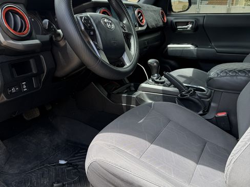 Used 2016 Toyota Tacoma TRD Sport w/ Towing Package AWD/4WD image 16