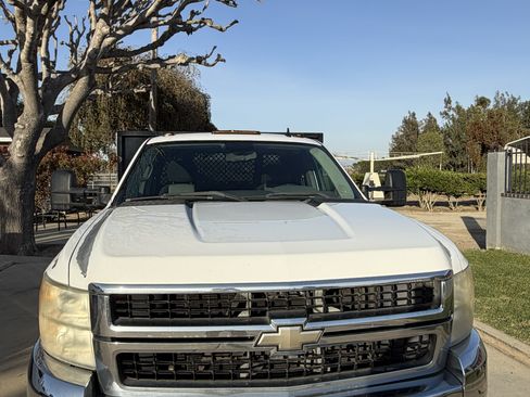 Used 2009 Chevrolet Silverado 3500 W/T image 2