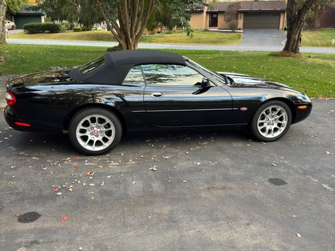 Used 2000 Jaguar XK8 Convertible image 2