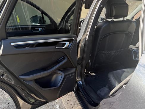 Used 2018 Porsche Macan Sport Edition image 6