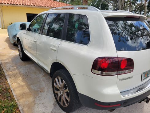 Used 2009 Volkswagen Touareg TDI image 8